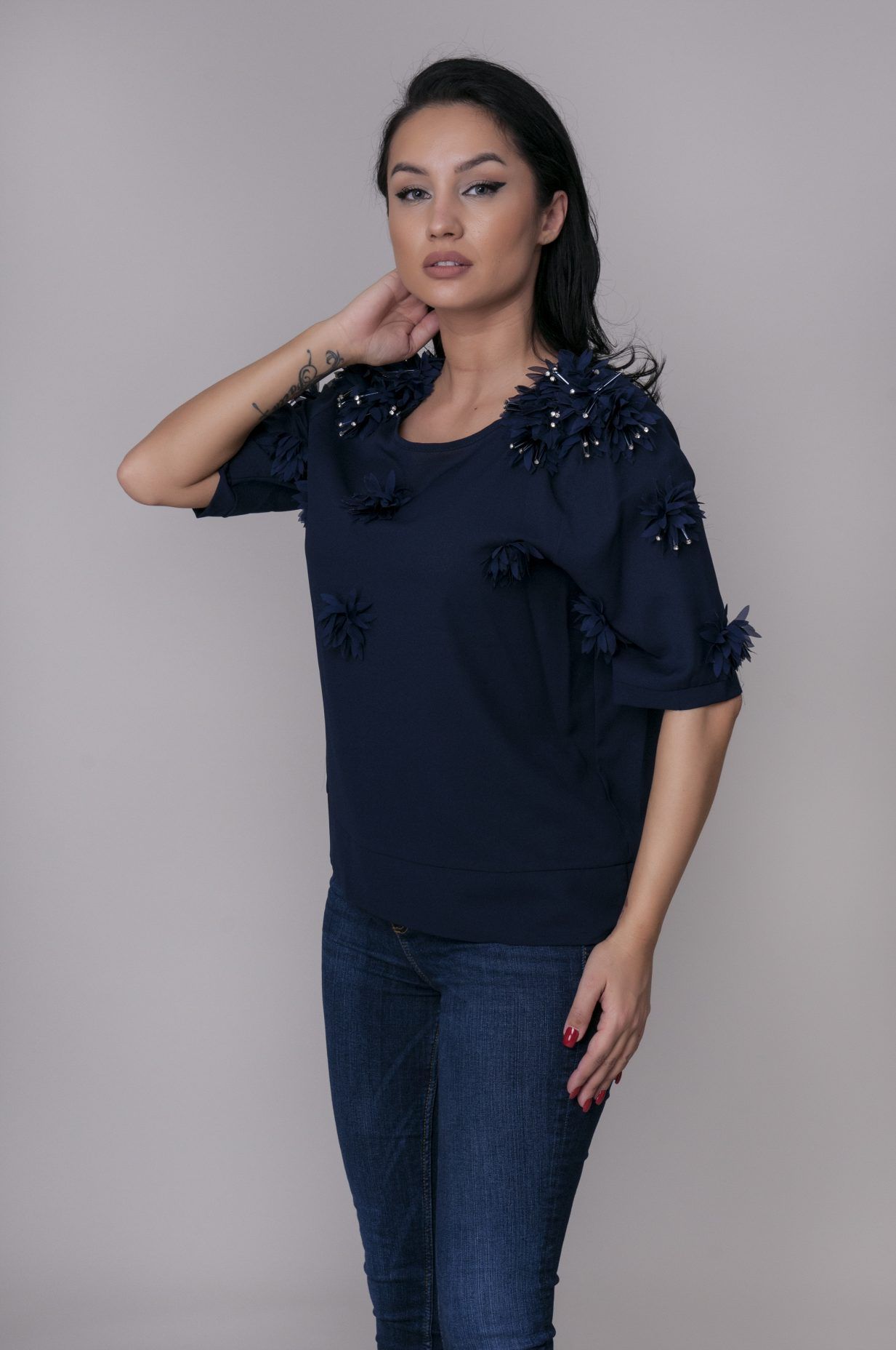 Bluza dama eleganta cu aplicatii