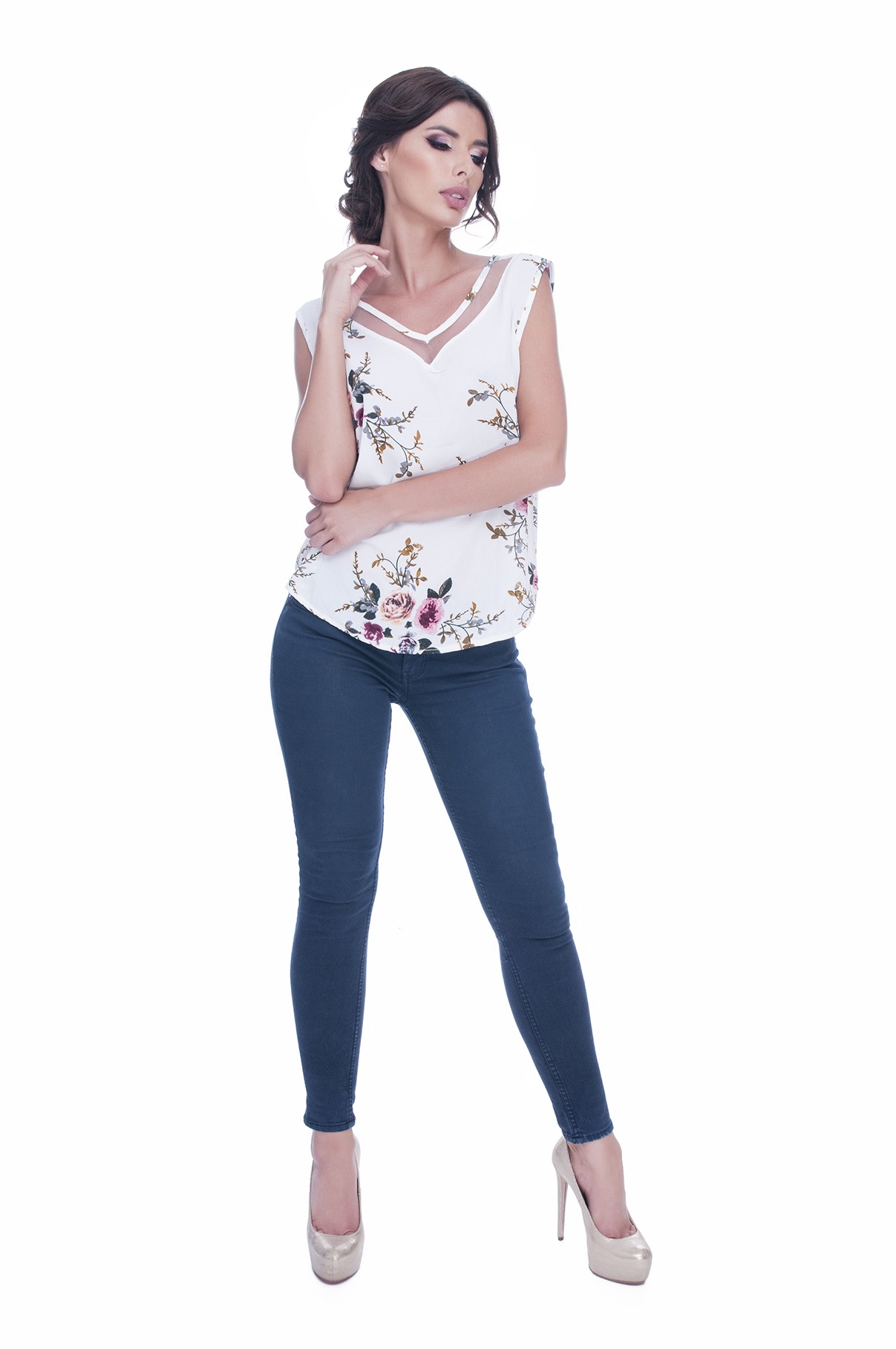 Bluza lejera cu flori 3