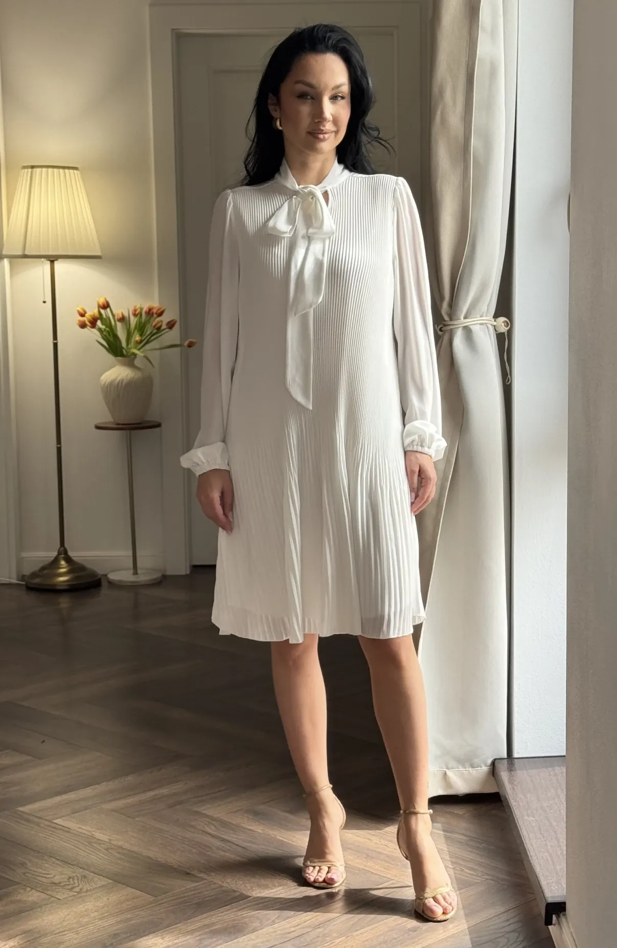 Rochie alba midi plisata vaporoasa