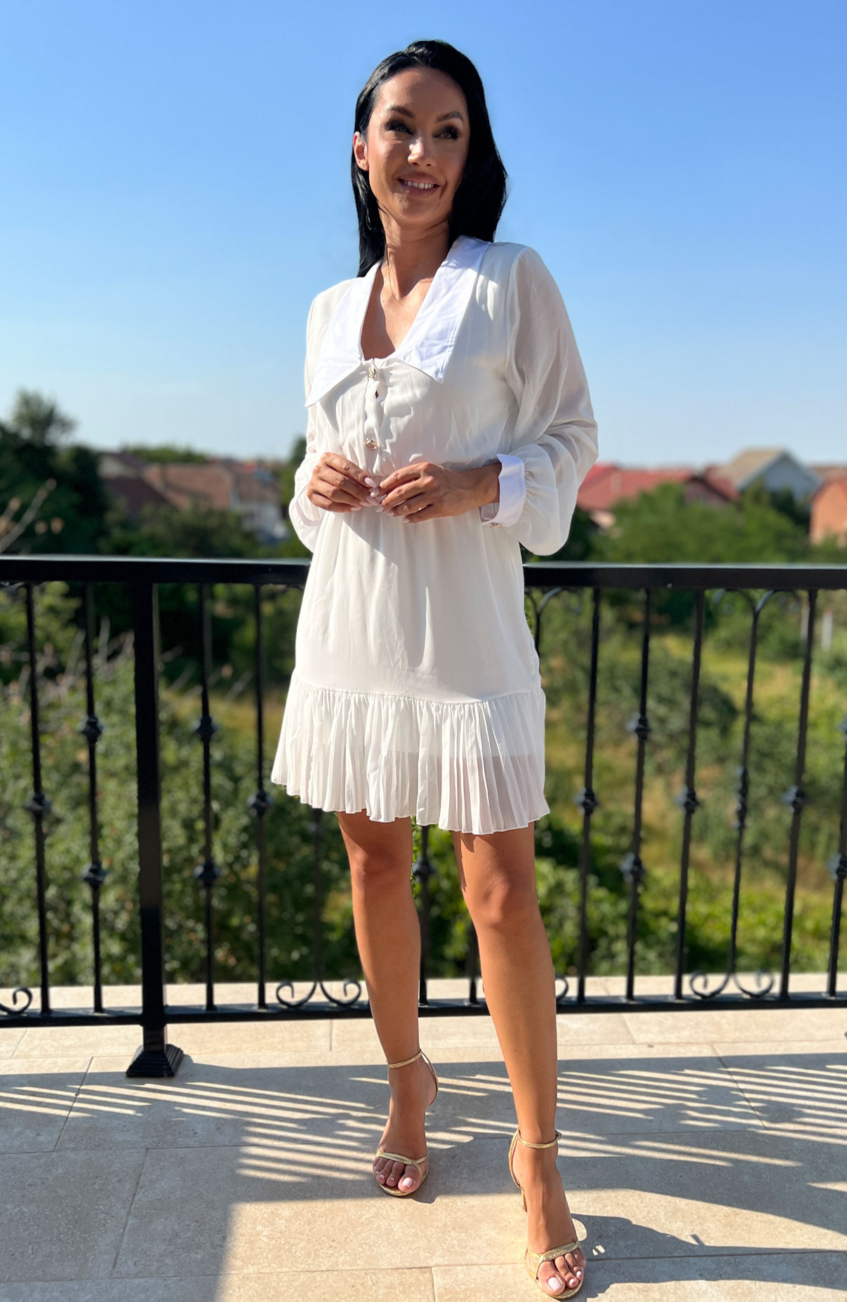 Rochie alba plisata cu guler 3