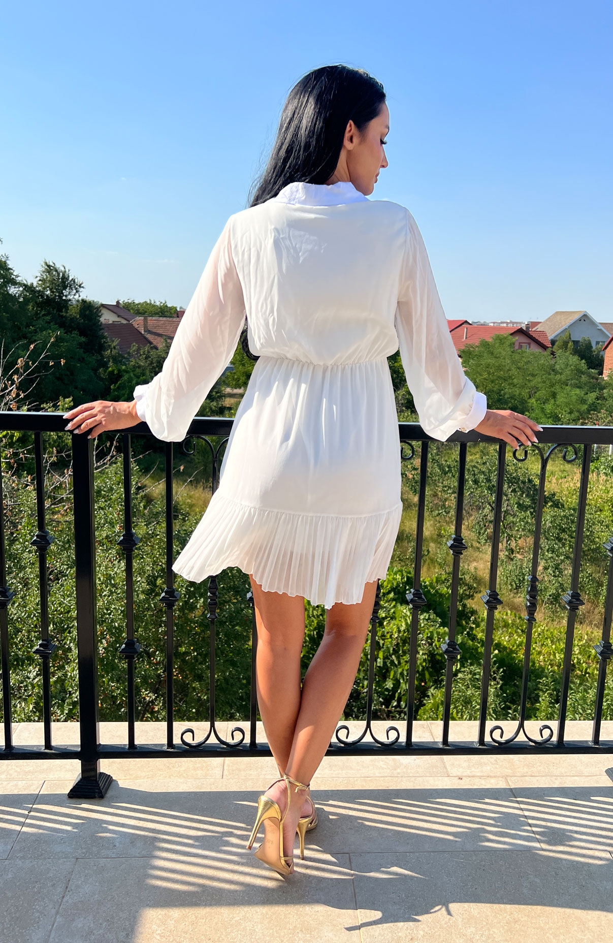 Rochie alba plisata cu guler 5