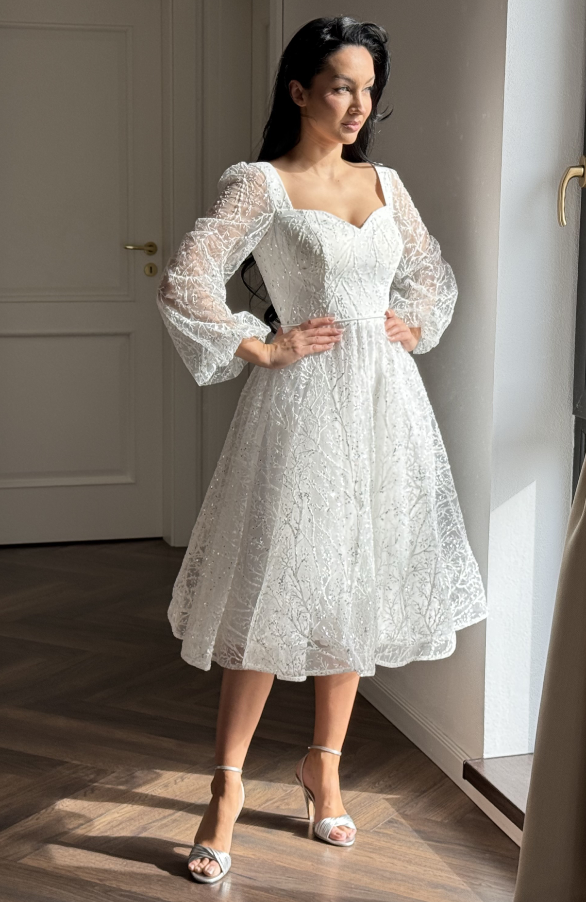 Rochie cununie civila alba midi cu sclipici si paiete