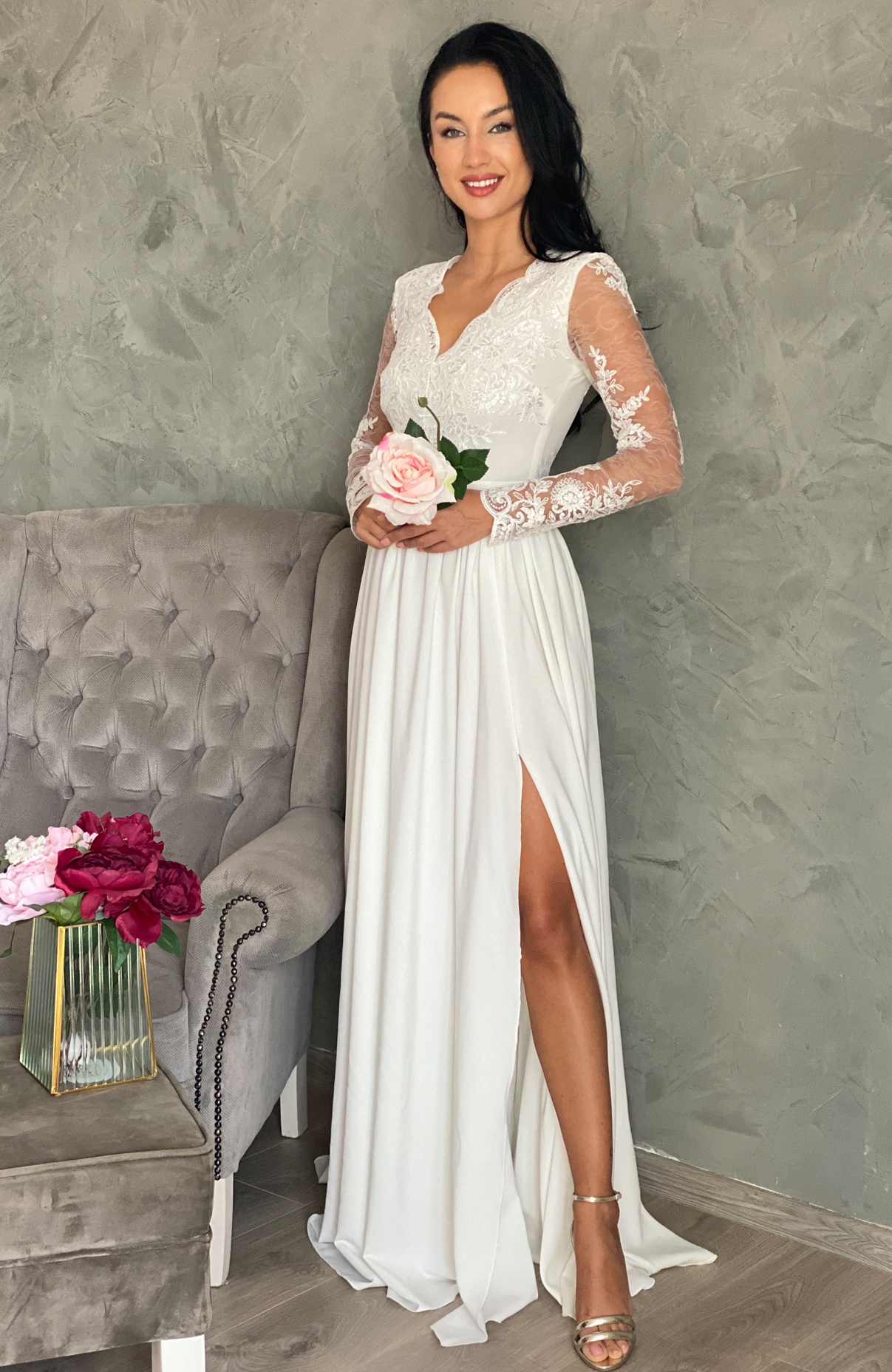 Rochie cununie dantela alba pentru viitoare mirese din Colectia Myfashionizer. Alege sa stralucesti intr-o rochie de cununie lunga alba.