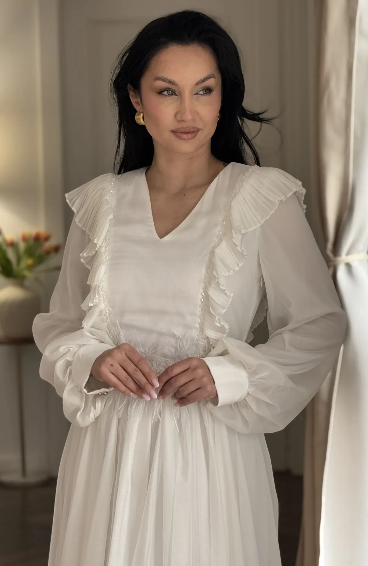 Rochie de cununie alba cu aplicatii pene 4