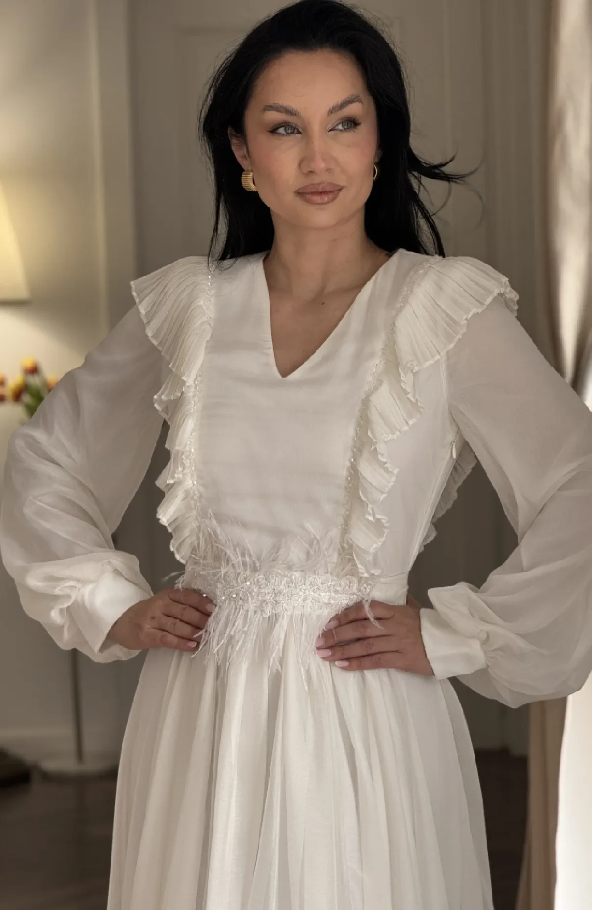 Rochie de cununie alba cu aplicatii pene