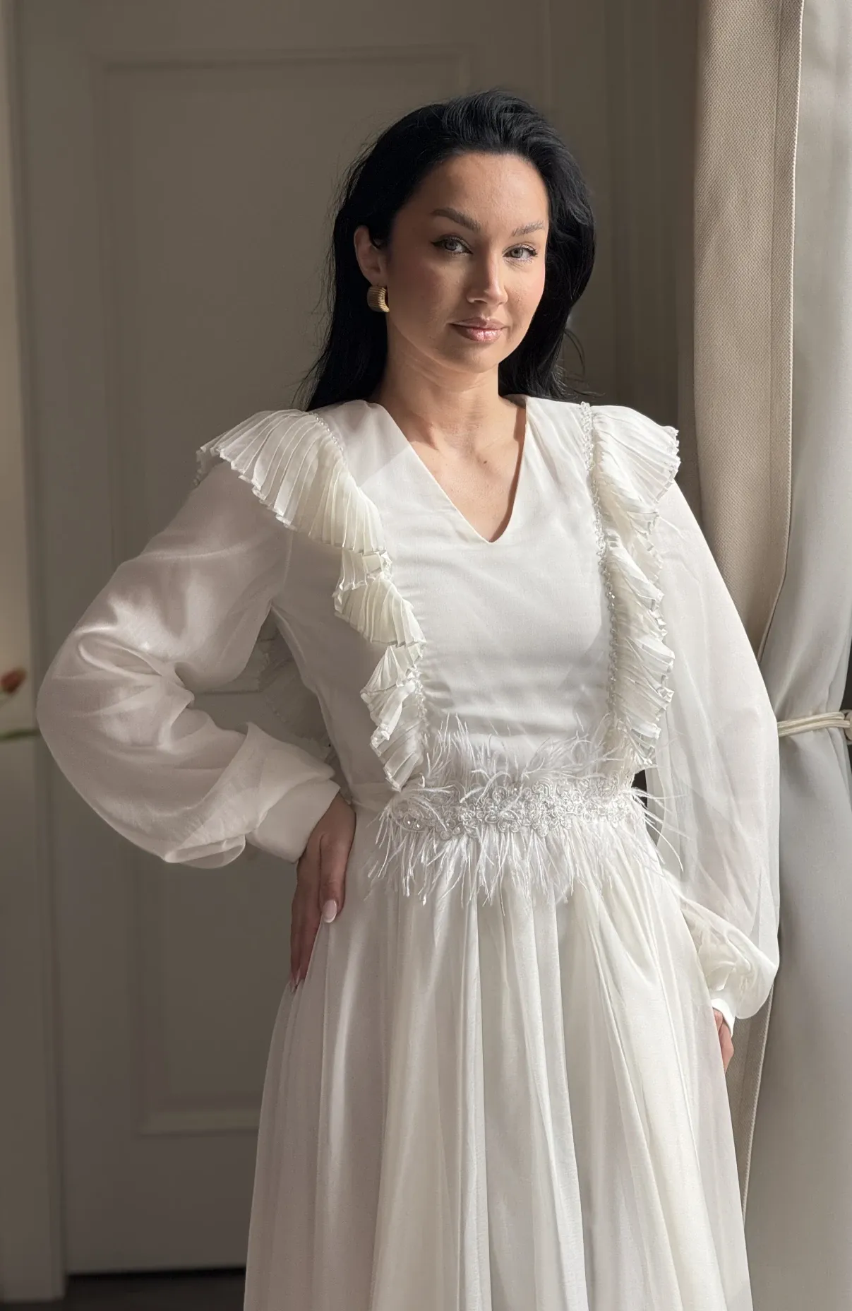 Rochie de cununie alba cu aplicatii pene 7