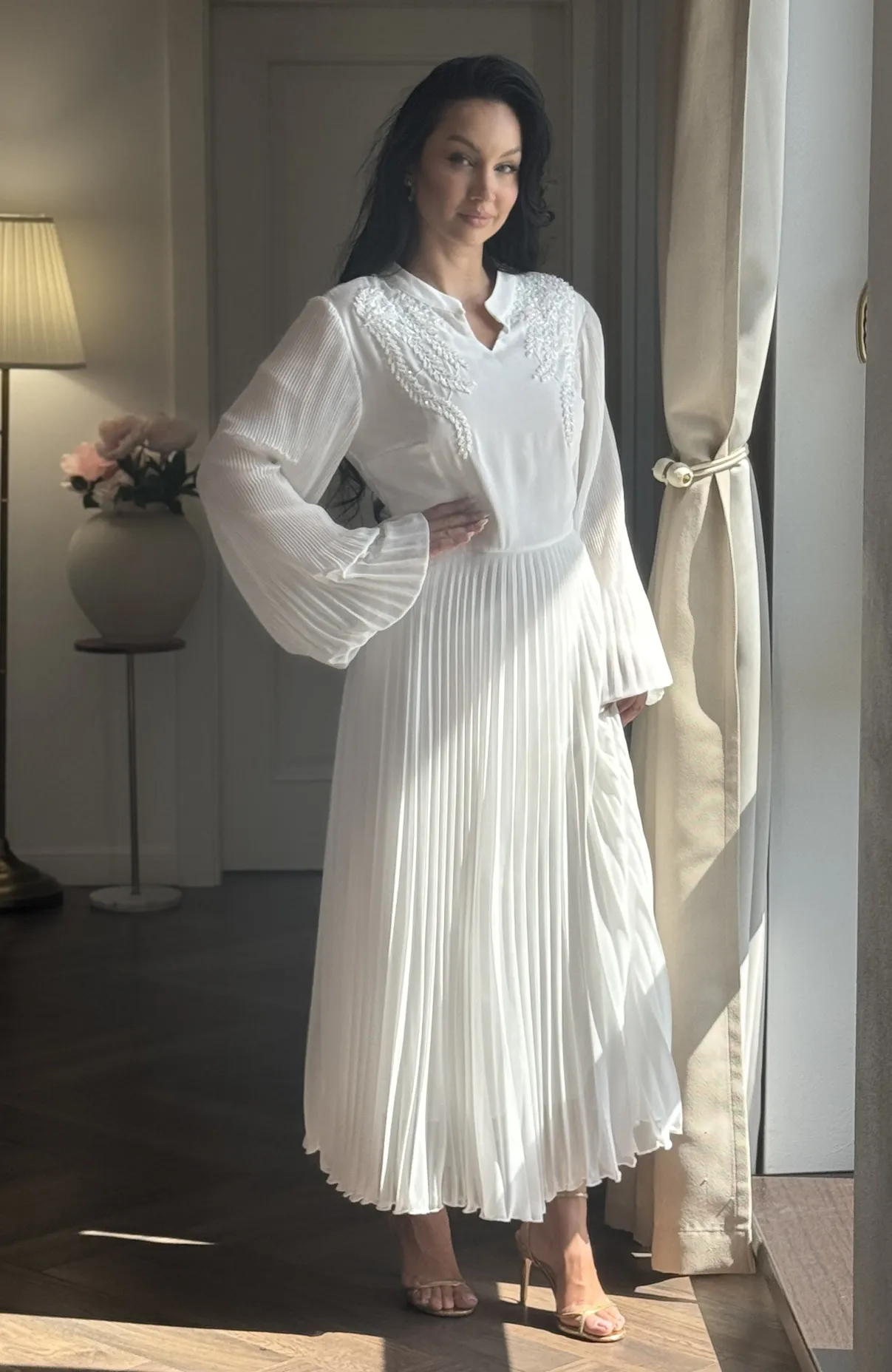 Rochie de cununie alba cu fusta plisata 2