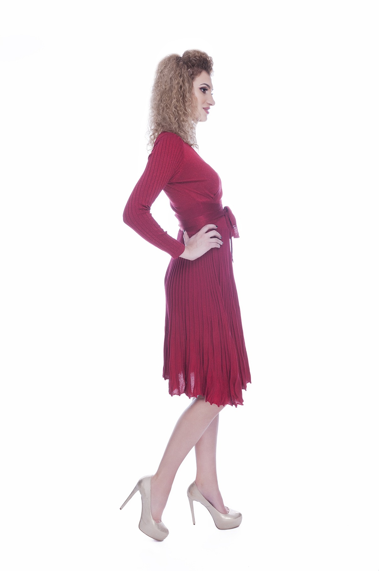 Rochie de iarna eleganta tricotata rosie 4