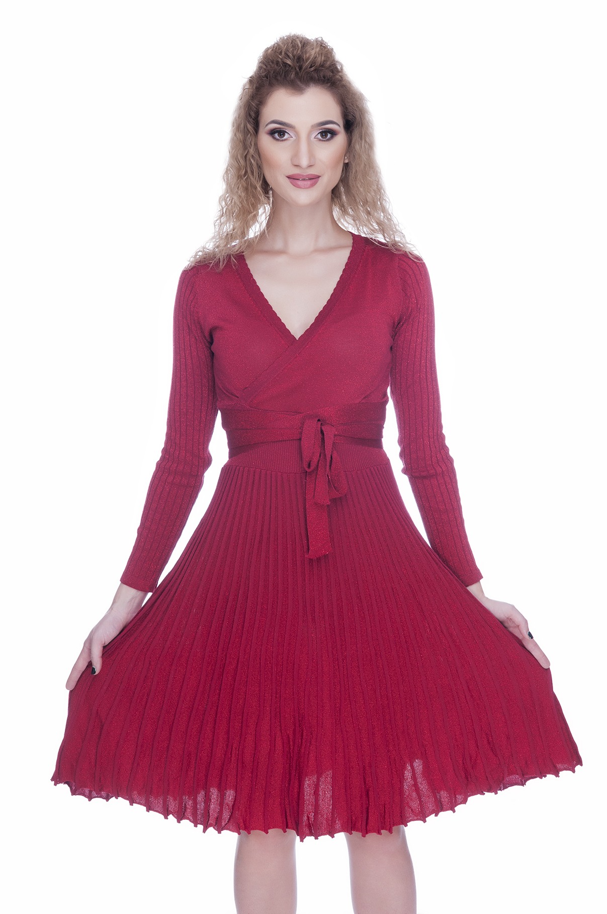 Rochie de iarna eleganta tricotata rosie 2