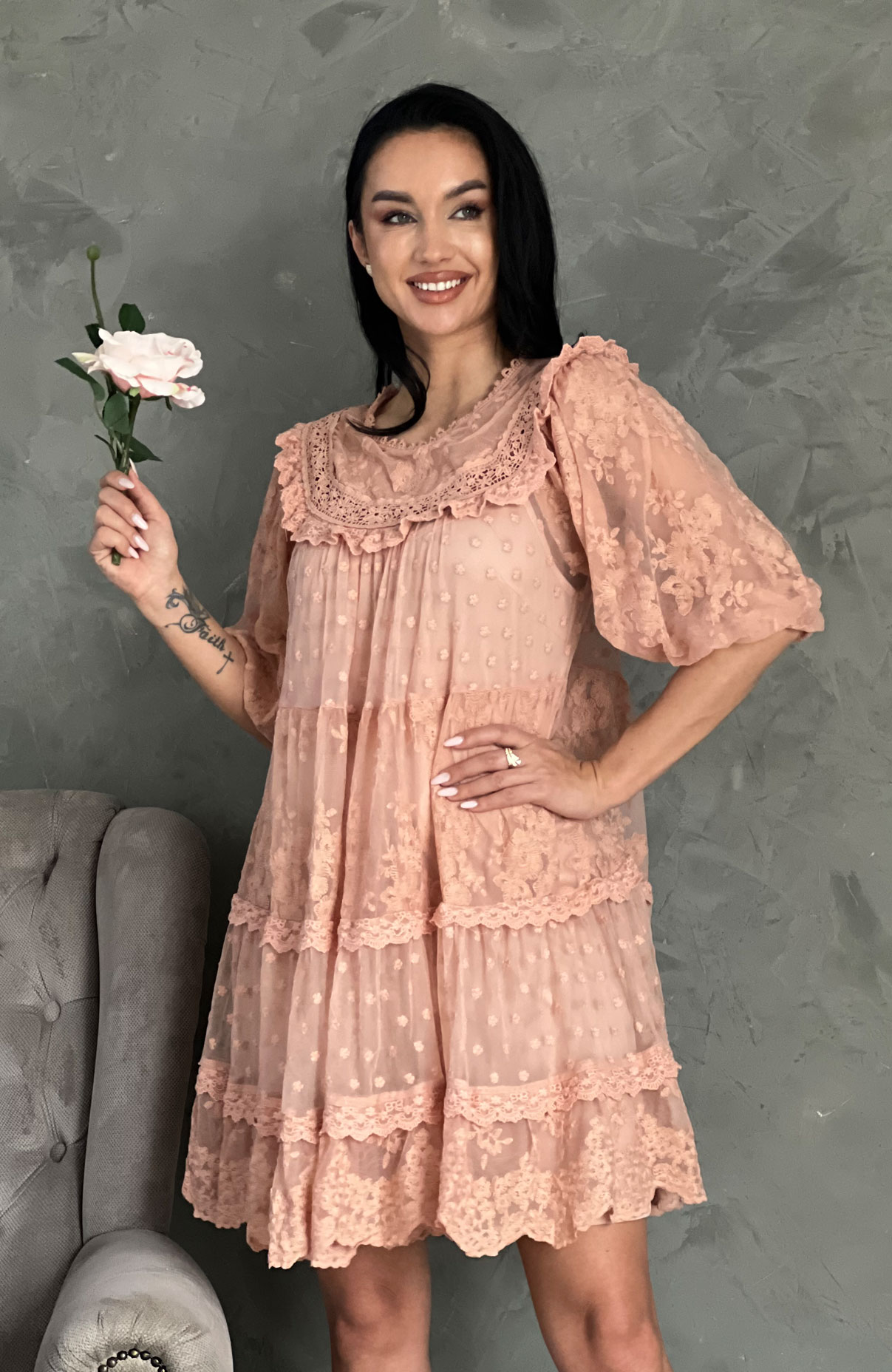 Rochie de ocazie roz cu broderie dantela 4