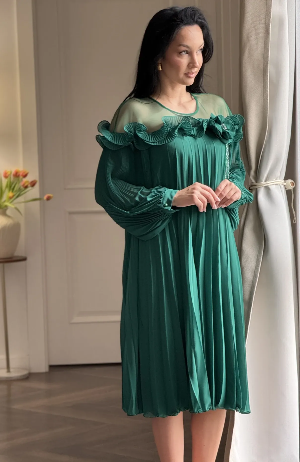 Rochie de ocazie verde plisata cu aplicatii pietre 2