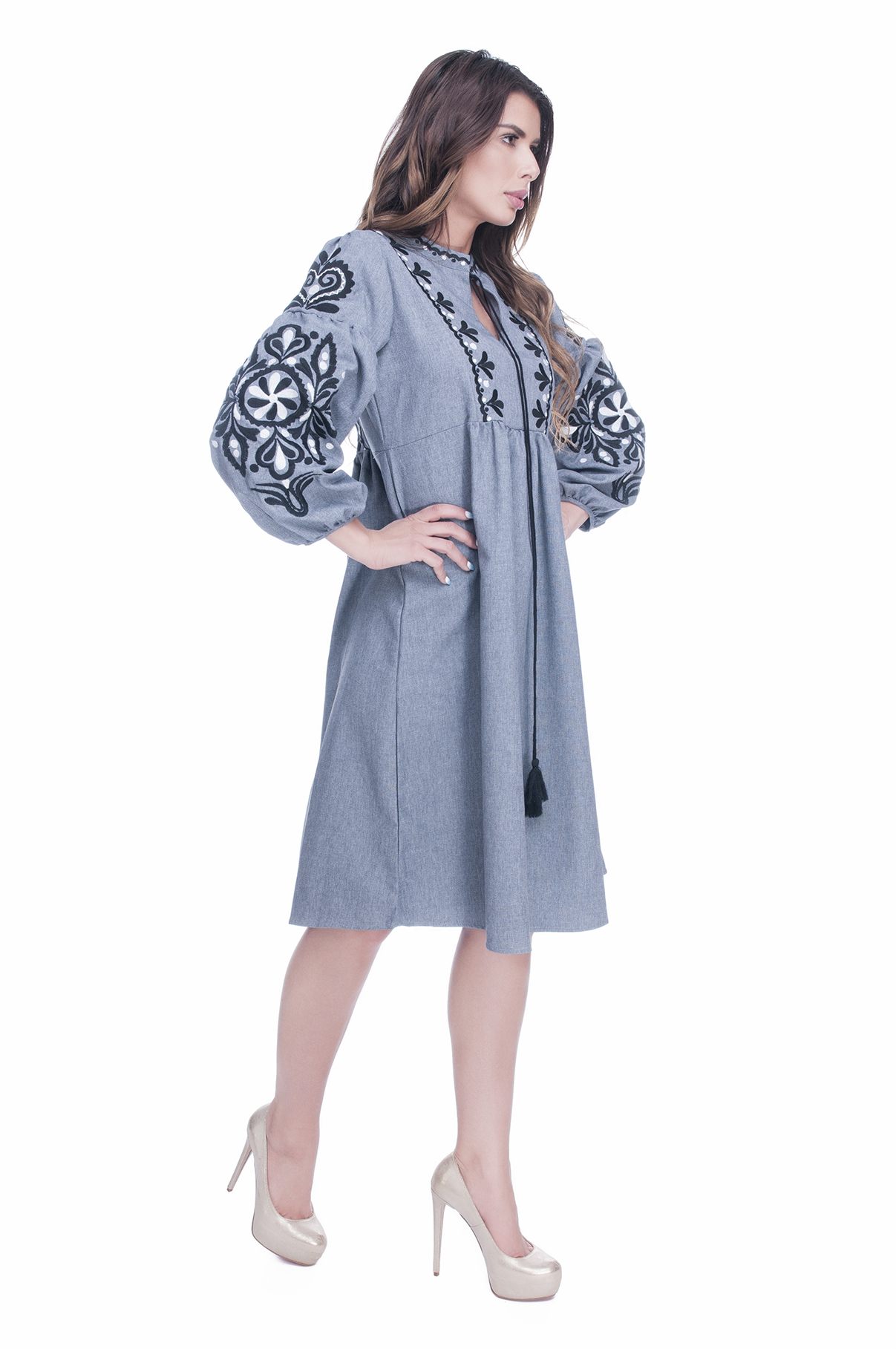Rochie de zi gri cu broderie 3