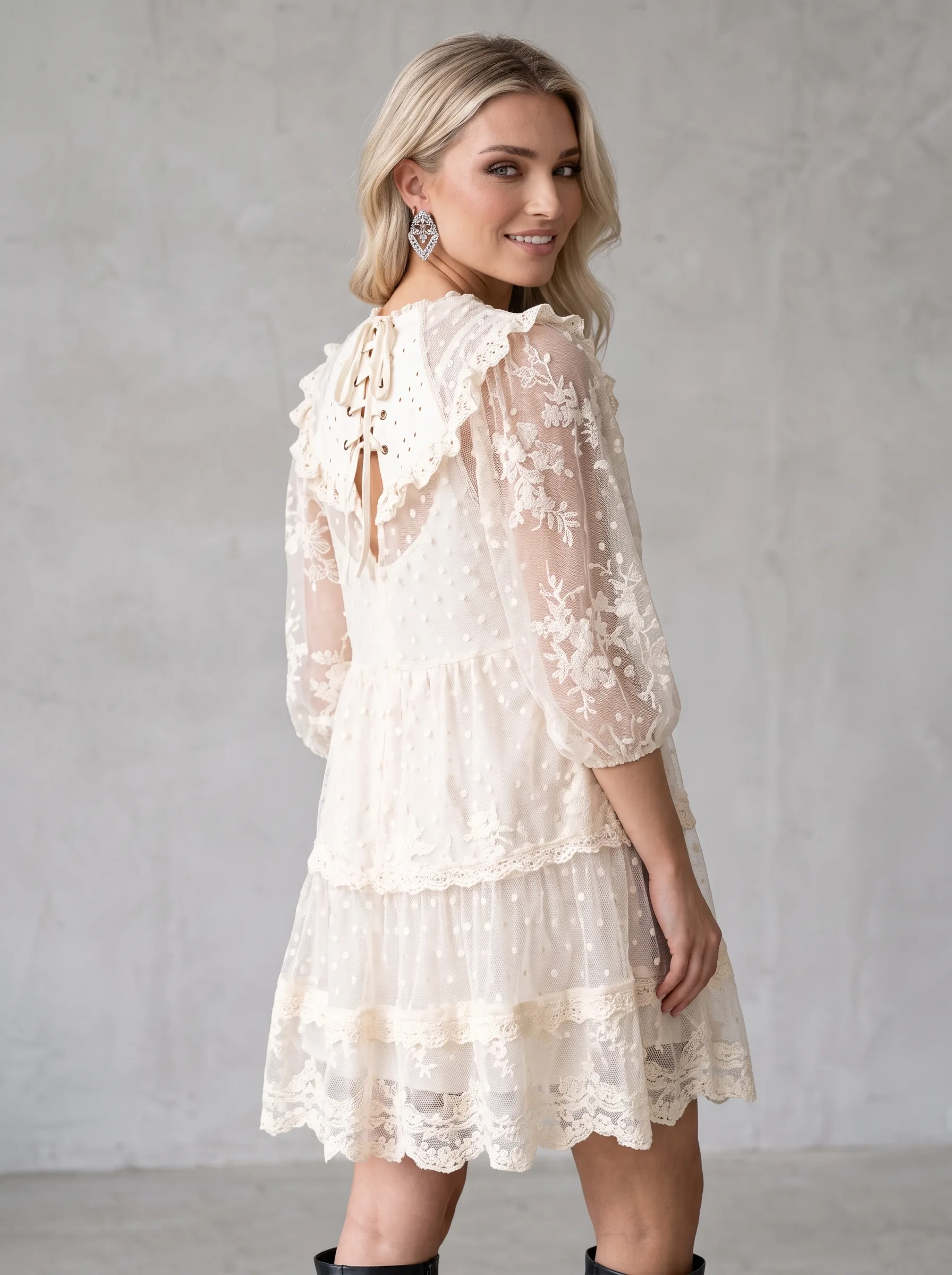 Rochie eleganta cu broderie 4