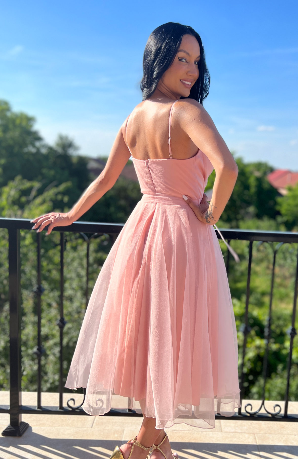 Rochie eleganta roz midi din tull 4