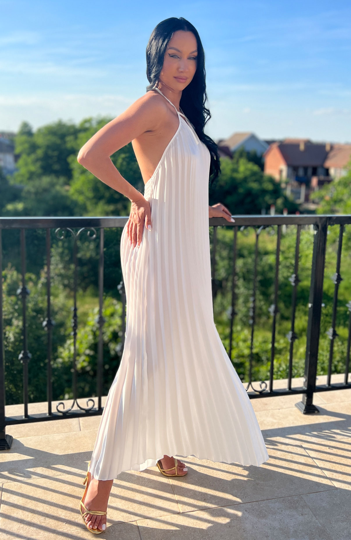 Rochie plisata alba cu spatele gol 3