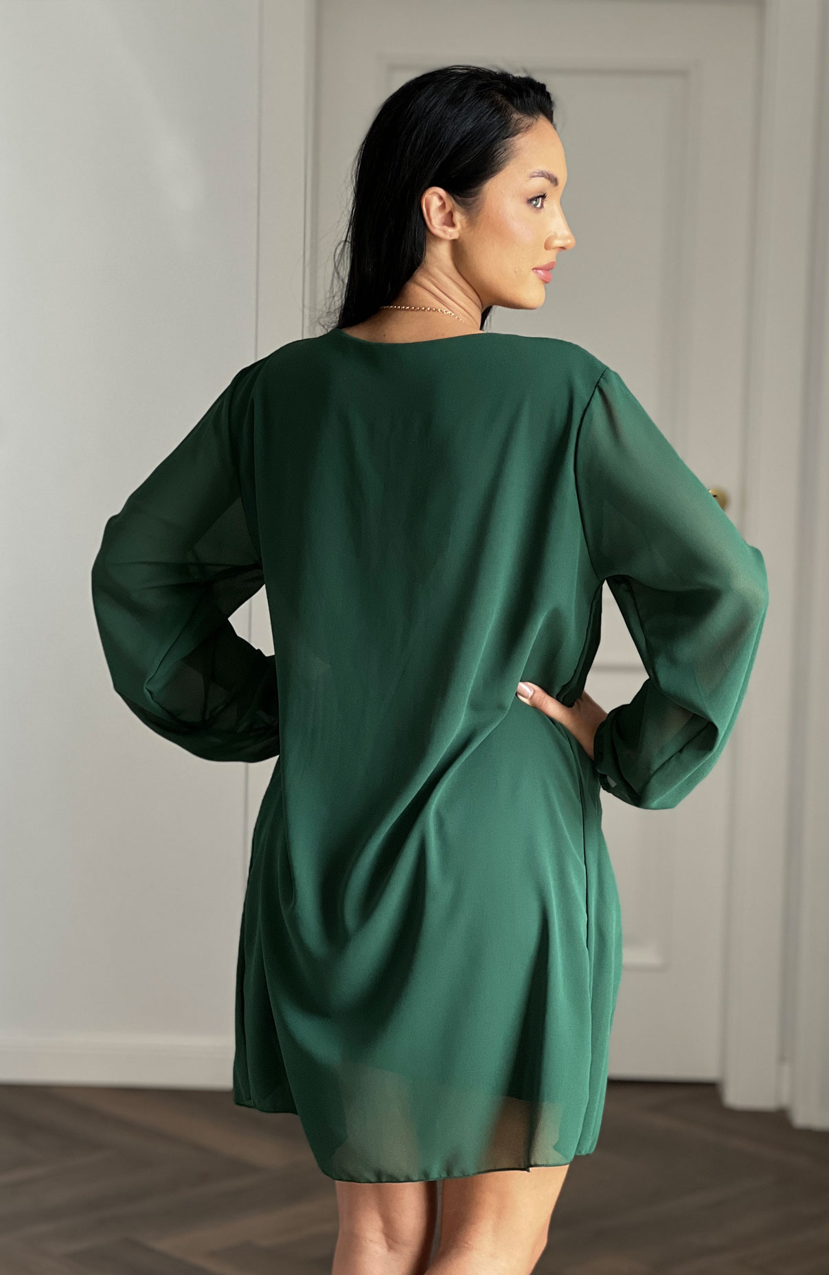 Rochie plisata eleganta cu lant auriu 3