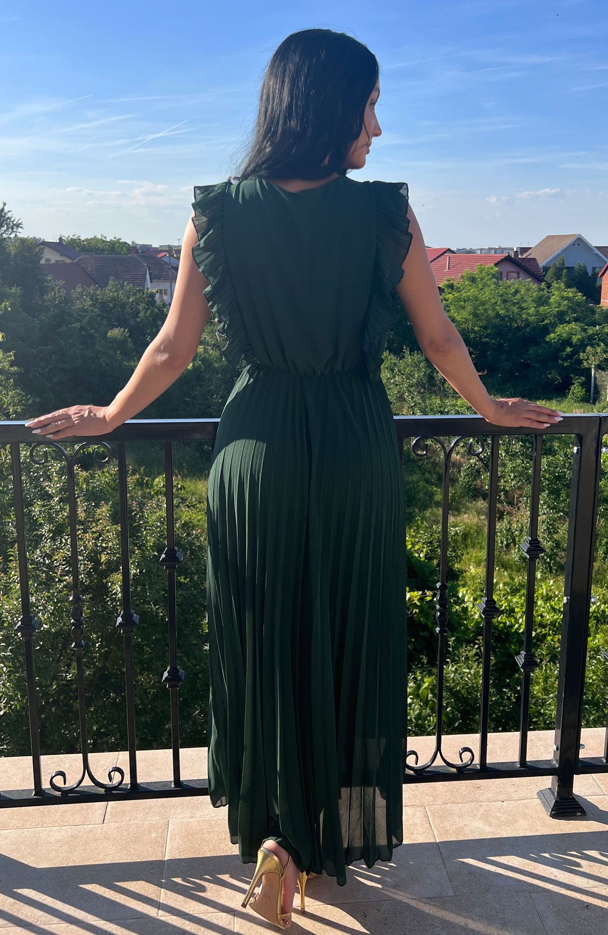 Rochie plisata verde cu volane 6
