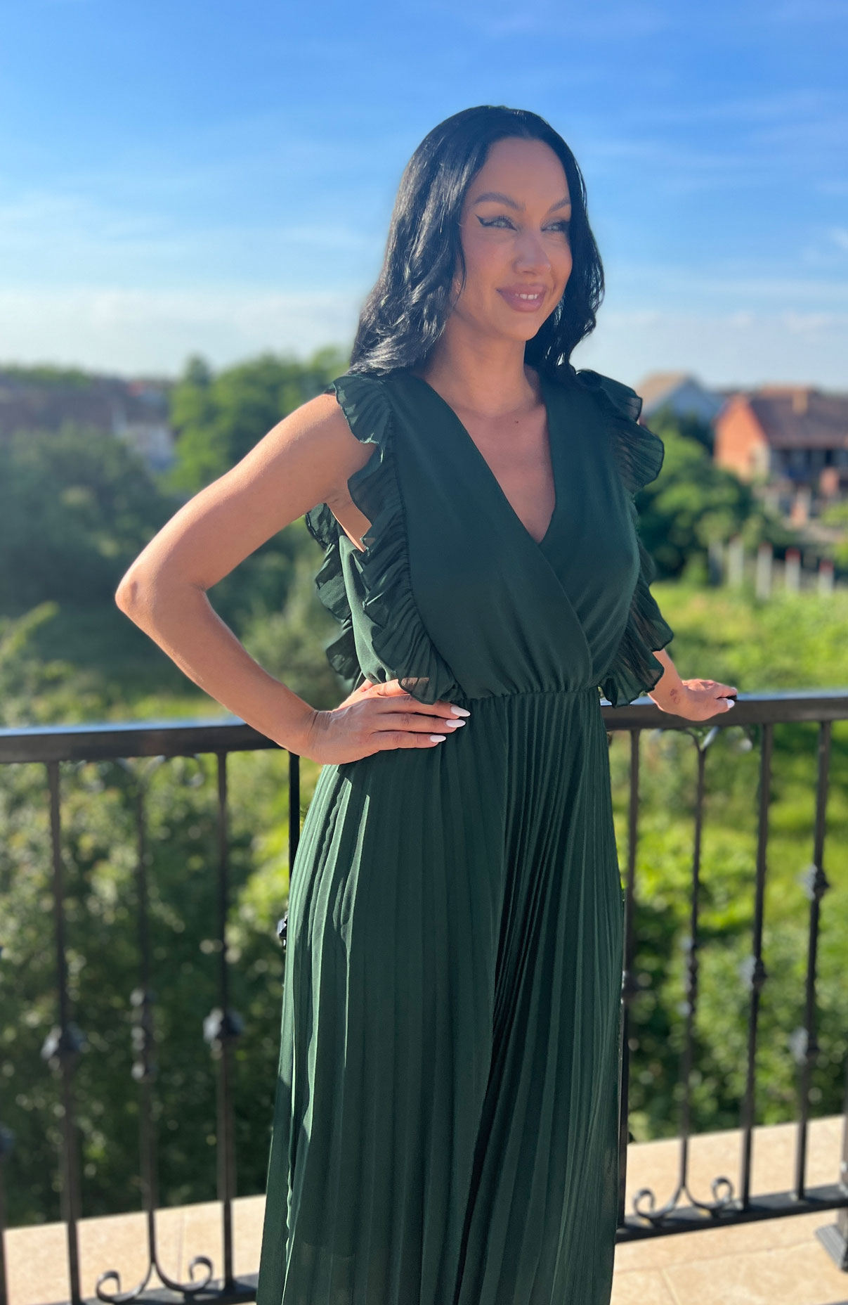 Rochie plisata verde cu volane 4