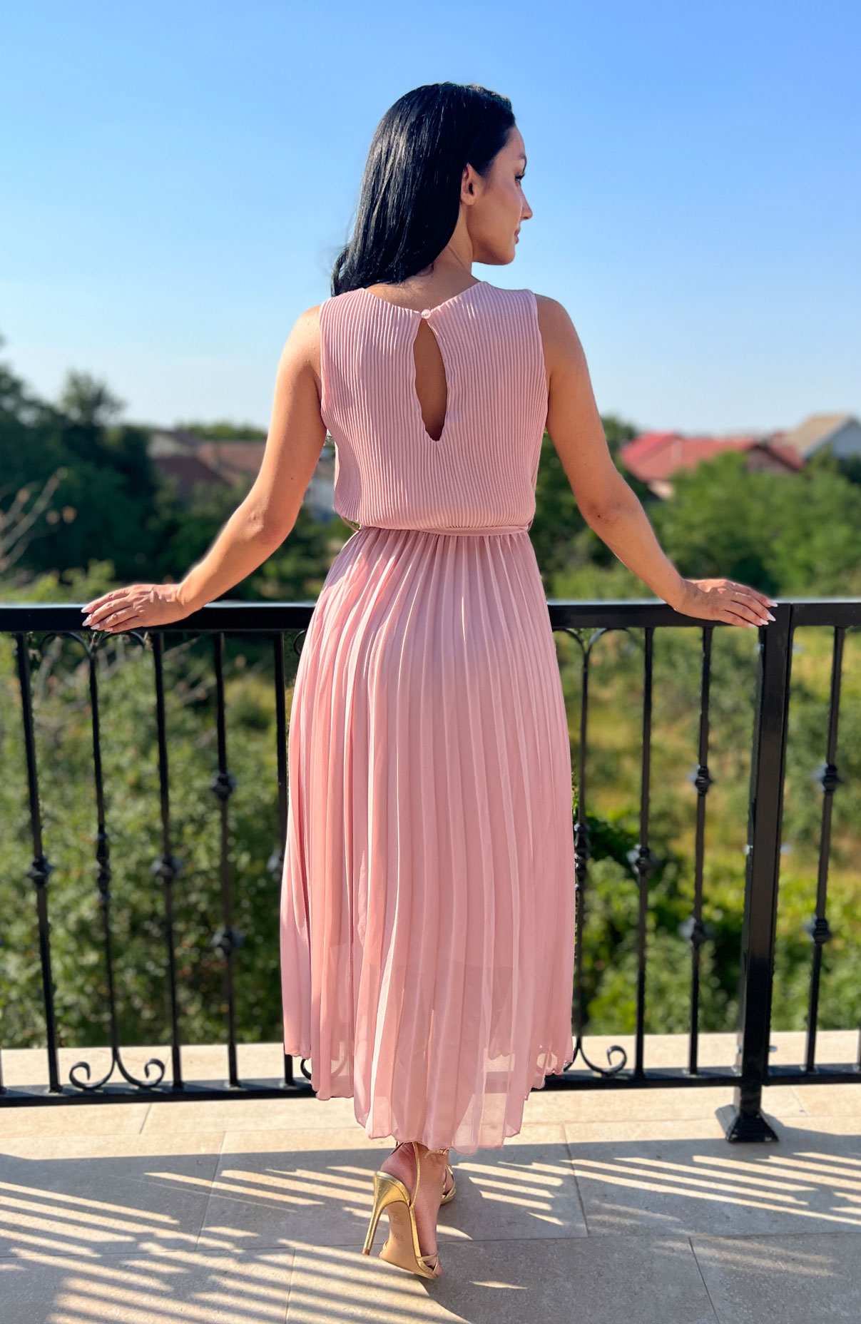 Rochie roz plisata cu guler rotund 5